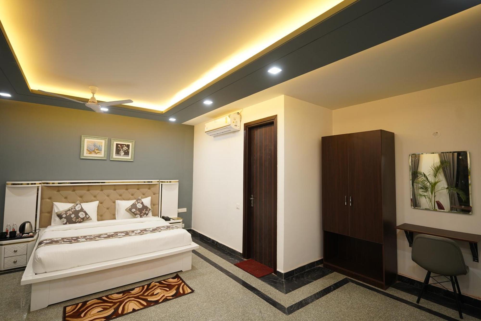 Posh Garden Inn Artemis Hospital Road Gurgaon Exterior foto
