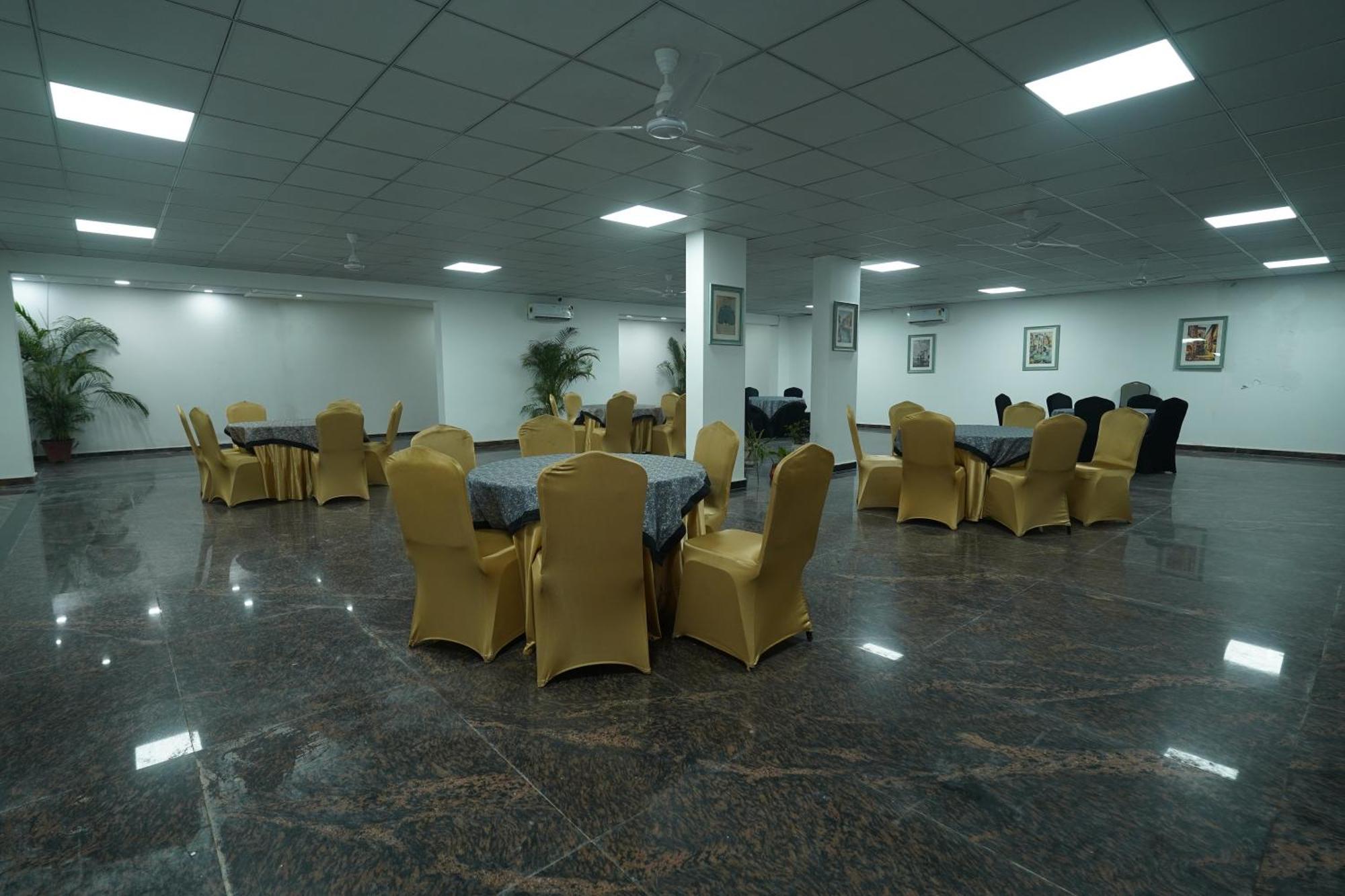 Posh Garden Inn Artemis Hospital Road Gurgaon Exterior foto