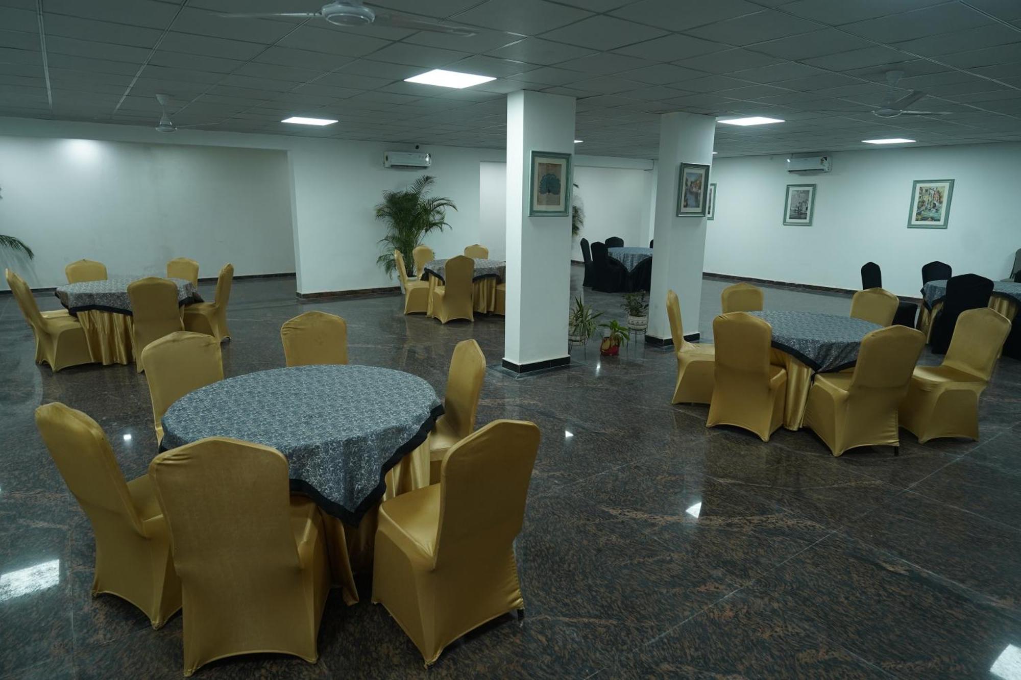 Posh Garden Inn Artemis Hospital Road Gurgaon Exterior foto