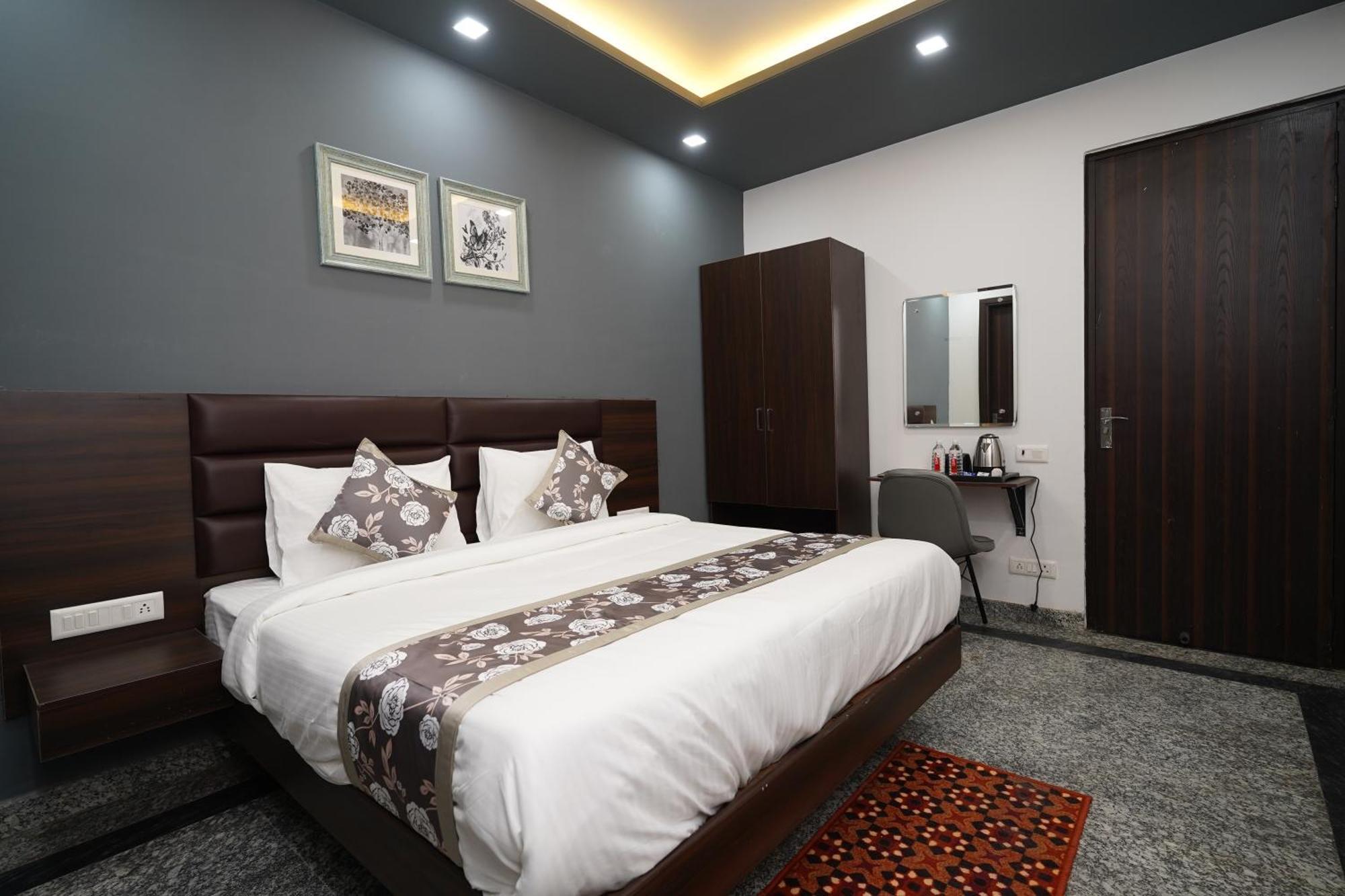 Posh Garden Inn Artemis Hospital Road Gurgaon Exterior foto