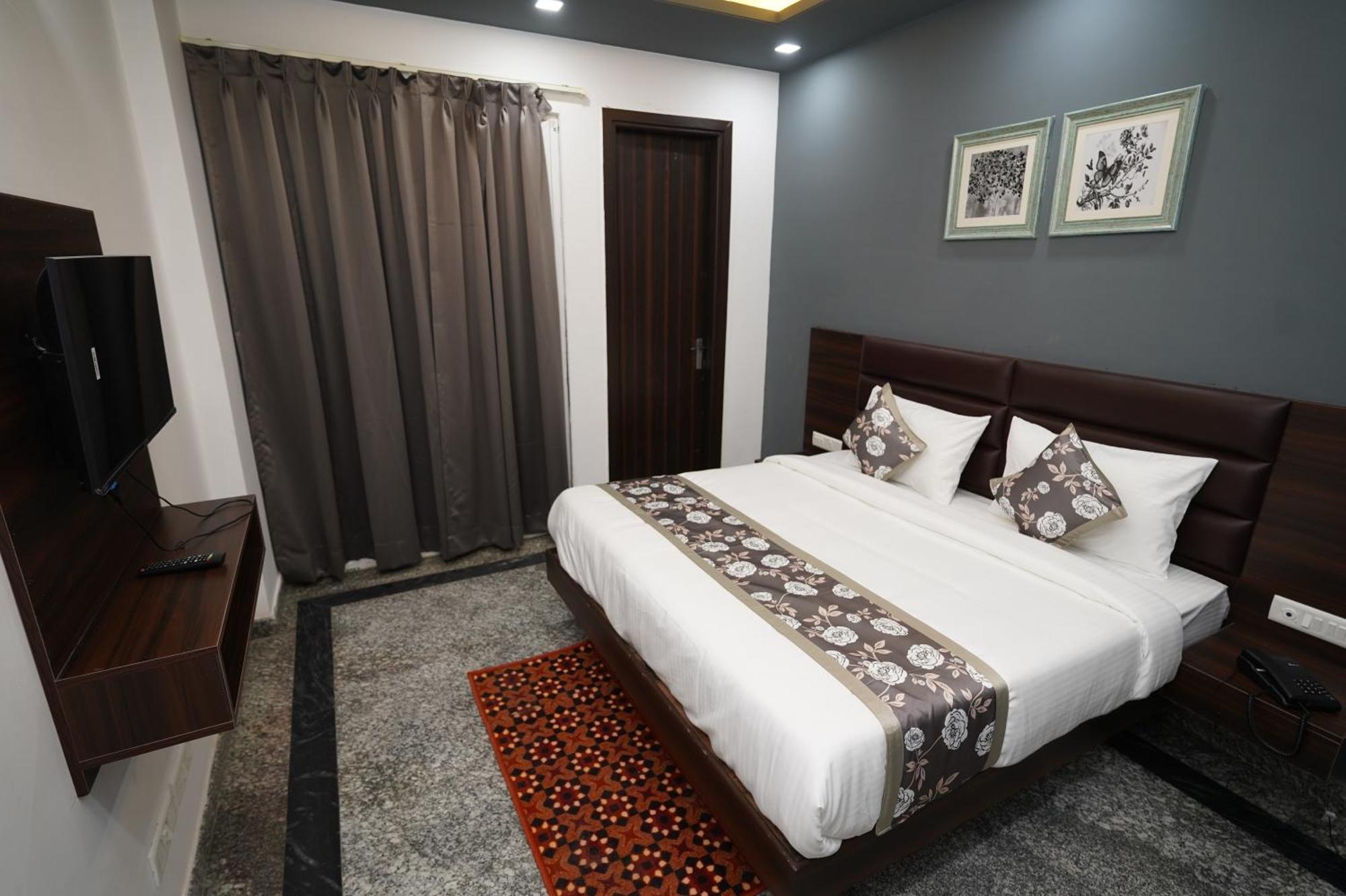Posh Garden Inn Artemis Hospital Road Gurgaon Exterior foto