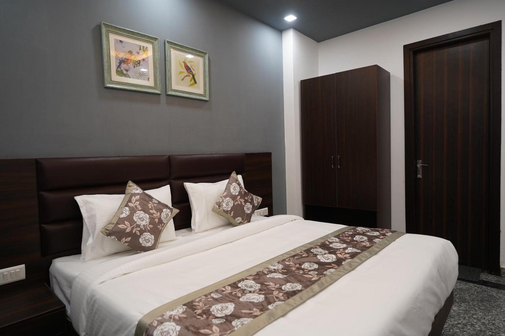 Posh Garden Inn Artemis Hospital Road Gurgaon Exterior foto