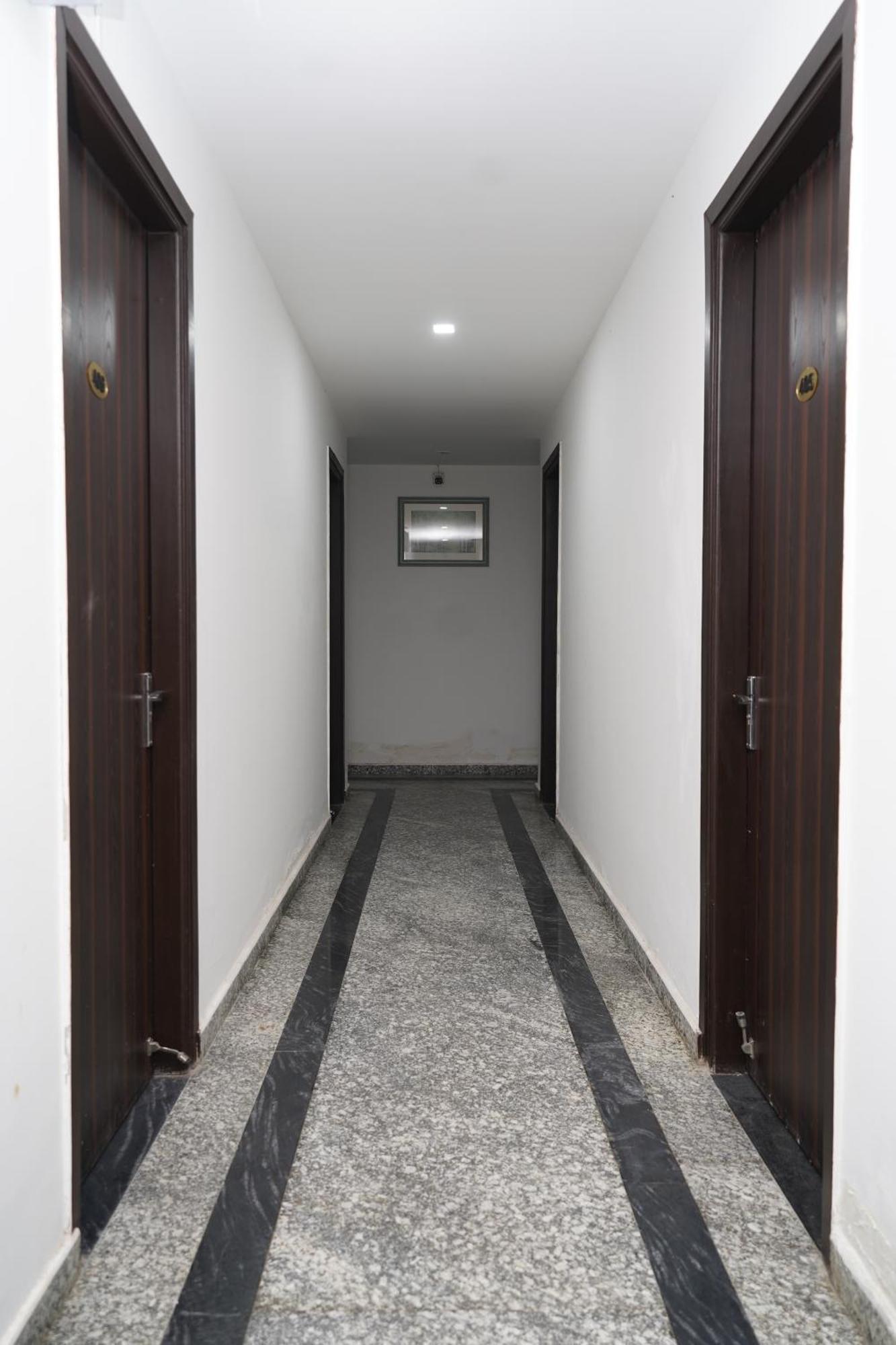 Posh Garden Inn Artemis Hospital Road Gurgaon Exterior foto