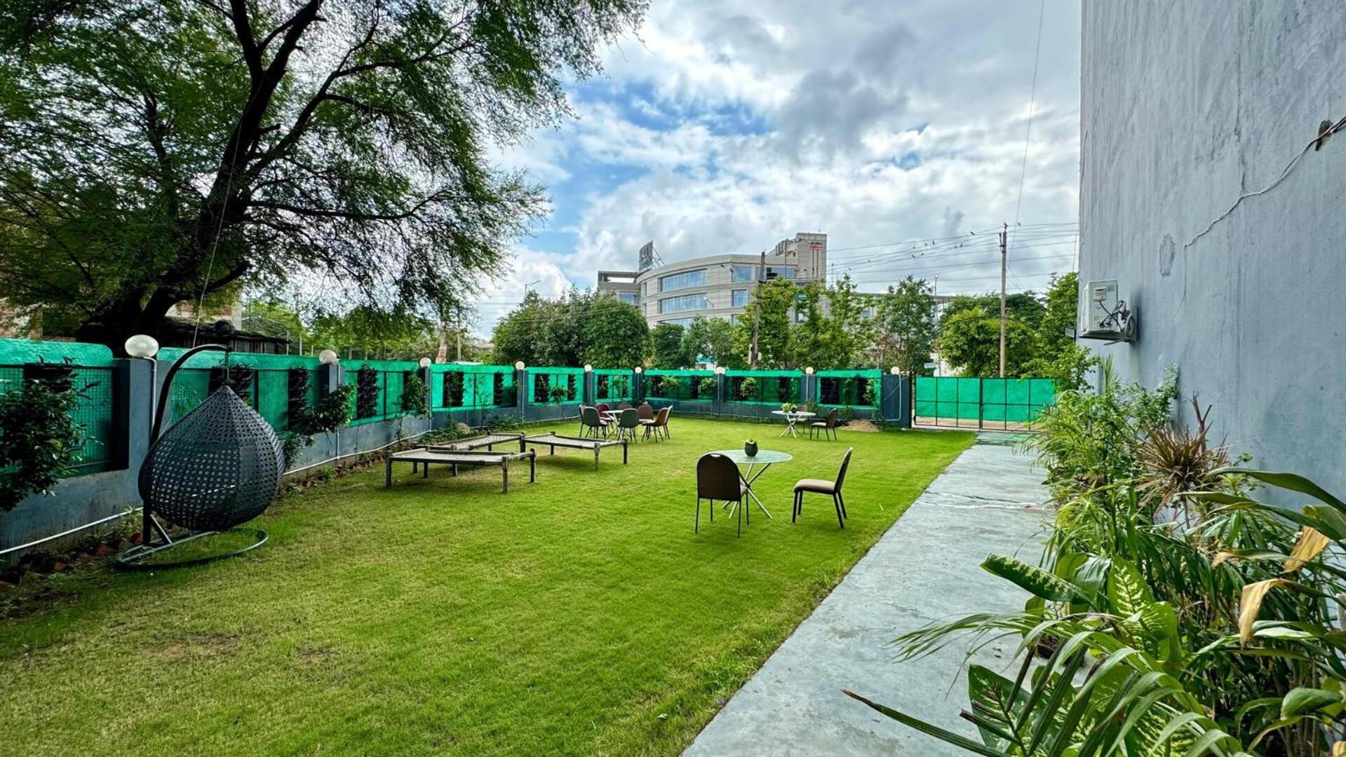 Posh Garden Inn Artemis Hospital Road Gurgaon Exterior foto